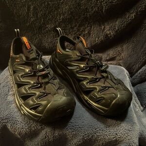 NWOT Hoka One One Hopara Women's Black and Orange Sandal
